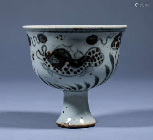 Chinese ancient blue and white fish goblet