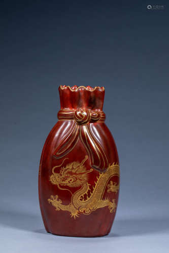 Chinese Qing Dynasty Qianlong style Panlong cloth bag bottle