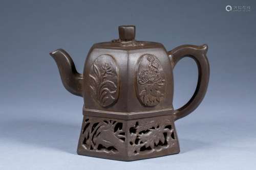 Zisha teapot made by Dong Han in ancient China