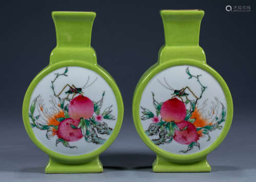 Chinese Qing Dynasty Qianlong Green Glaze Moon Vase