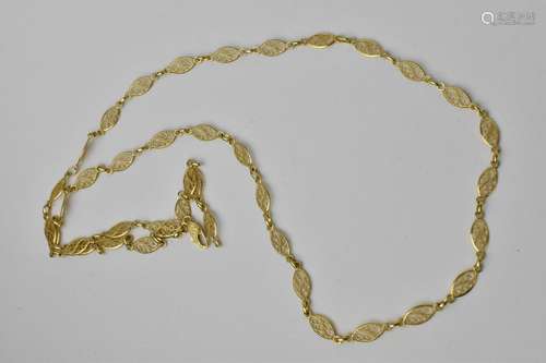 An Italian 18ct yellow gold necklace, with oval filigree lin...