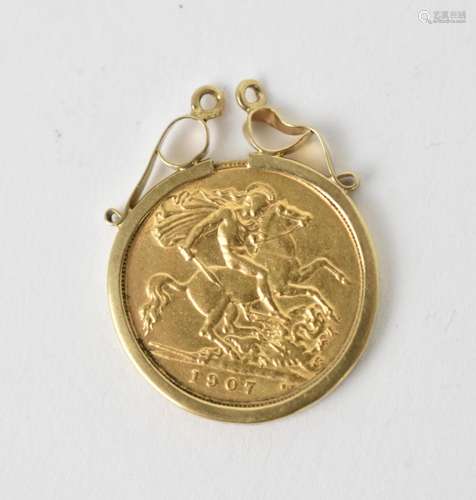 An Edwardian half sovereign dated 1907, weight 4 grams, toge...