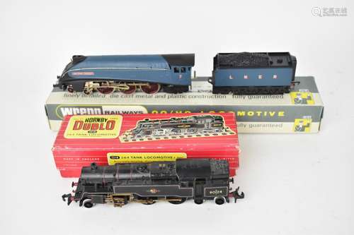 A boxed Wrenn W2212 LNER blue `Sir Nigel Gresley` engine and...