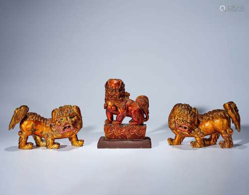 清 金漆木雕狮子一组三件