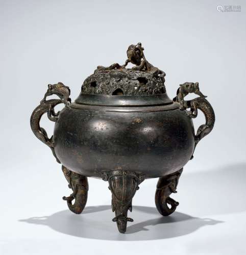 清早期 铜螭龙耳象足鼎式熏炉