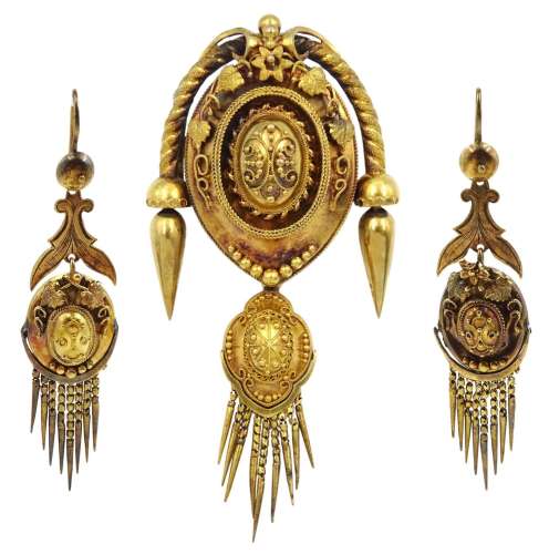 Victorian gold tassel brooch