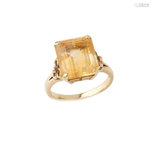 Bague en or jaune 14K (585/°°), ornée d une citrine rectangu...