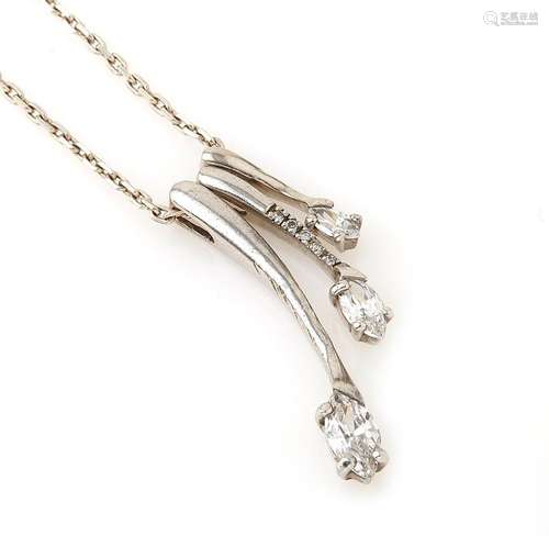 Collier en argent 925/°°, retenant trois motif géometriques ...