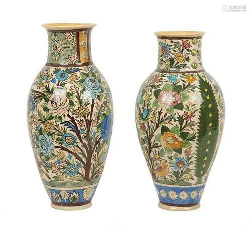 Travail Oriental Fin XIXème Deux vases en faïence à couverte...