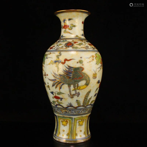 Chinese Gilt Gold Wucai Peafowl Design Porcelain Vase