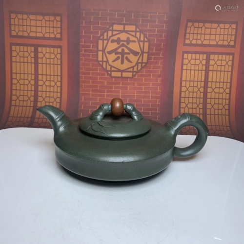 Beautiful Chinese Yixing Zisha Clay Teapot w Artist Signed