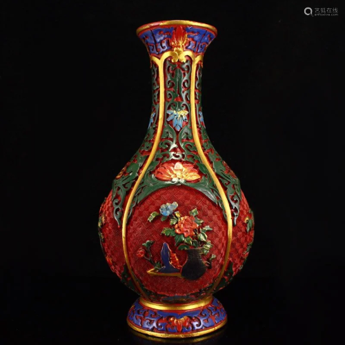 Vintage Chinese Gilt Gold Lacquerware Vase