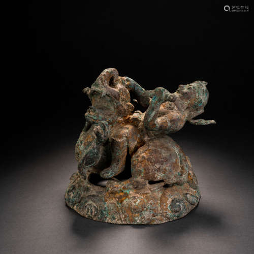 Yuan Dynasty bronze hu people training mastiff