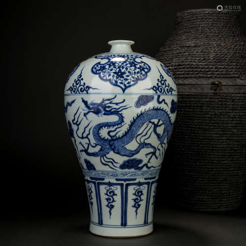 Yuan blue and white dragon pattern plum vase