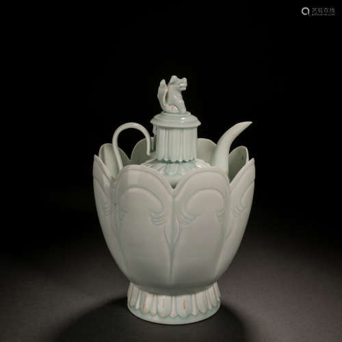 Song Dynasty Hutian kiln beast button-warming jug