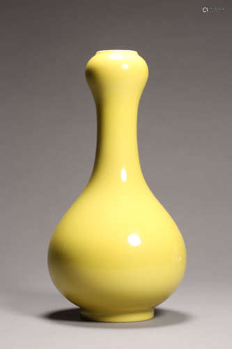 Lemon-Yellow Glaze Garlic-Head-Shaped Vase