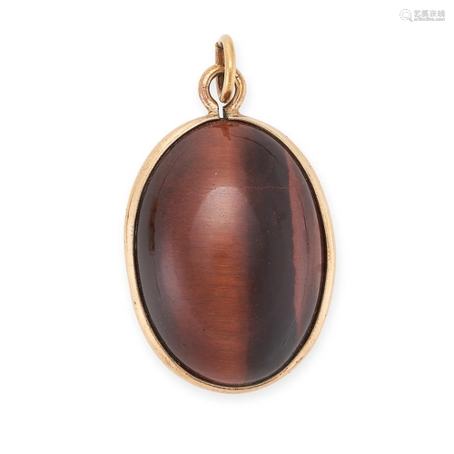 A VINTAGE TIGER'S EYE PENDANT in yellow gold, set with ...