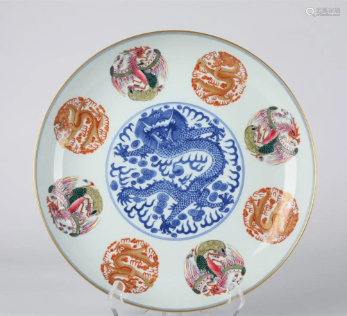 A BLUE-AND-WHITE PLATE WITH DRAGON DESIGN.
