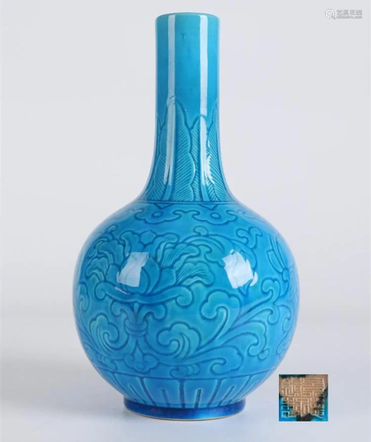 A BLUE GLAZED SPHERE-SHAPED PORCELAIN BOTTLE.