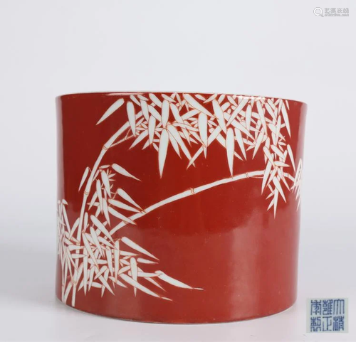 A PORCELAIN BRUSH POT WITH BAMBOO DESIGN.