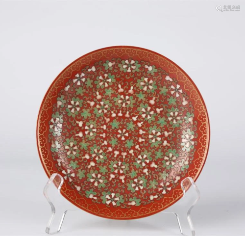A FAMILLE-ROSE PORCELAIN DISPLAY PLATE.