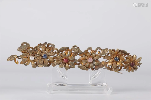 A GILT SILVER HAIRPIN, INLAID WITH JEWELS.