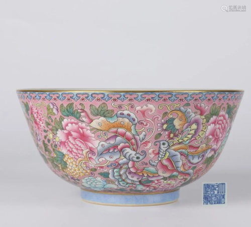 A FAMILLE-ROSE PORCELAIN BOWL.