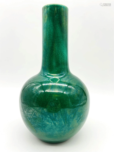 Chinese Emerald Green Crackle Glaze Bulbous Vase