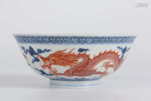 A BLUE-AND-WHITE BOWL WITH DRAGON DESIGN.