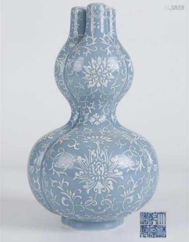 A GOURD-SHAPED PORCELAIN BOTTLE, THREE SPOUTS.