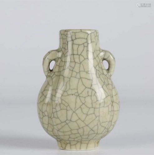 A DOUBLE-EAR PORCELAIN DISPLAY BOTTLE, GE KILN.