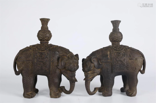 A SET OF Bronze ELEPHANT STATUE ORNAMENTS.
