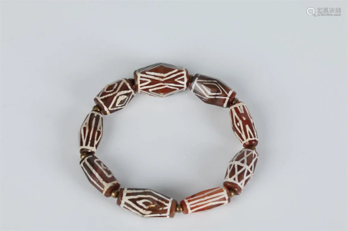 A BRACELET OF AGATE BEADS.