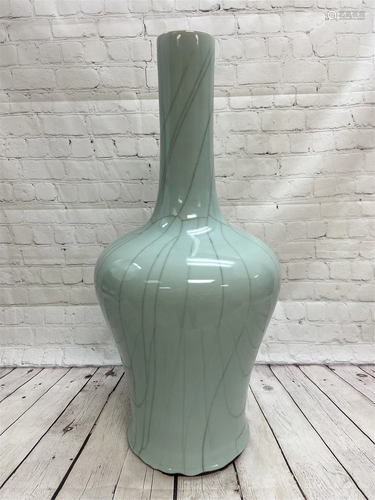 Large Chinese Celadon Crackle Glaze Porcelain Vase