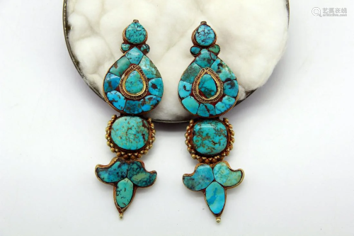 A Pair of Antique Woman's Earrings, Ekko
