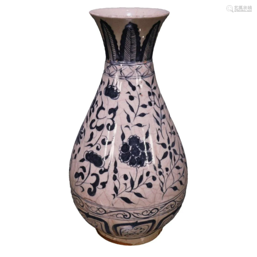 A Wonderful Vietnam Kiln Blue And White "Interlocking B...