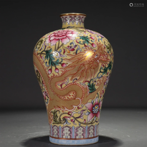 A Famille-Rose Yellow-Ground Gilt-Decorated 'Dragon&...