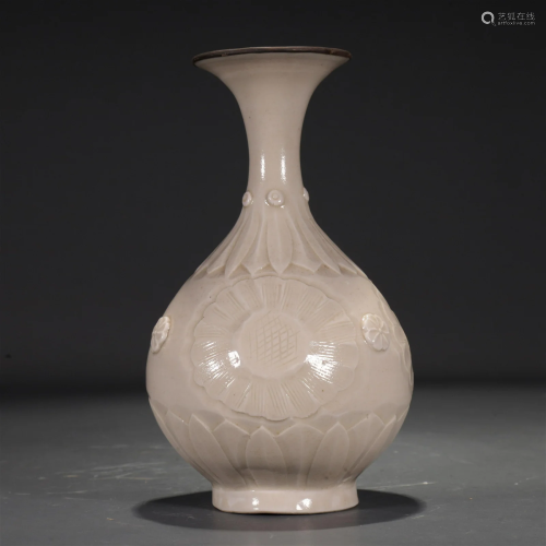 An Incised Dingyao 'Flower' Yuhuchun Vase With A S...