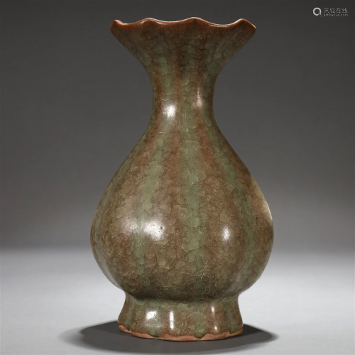 A Xikouyao Begonia-Form Vase