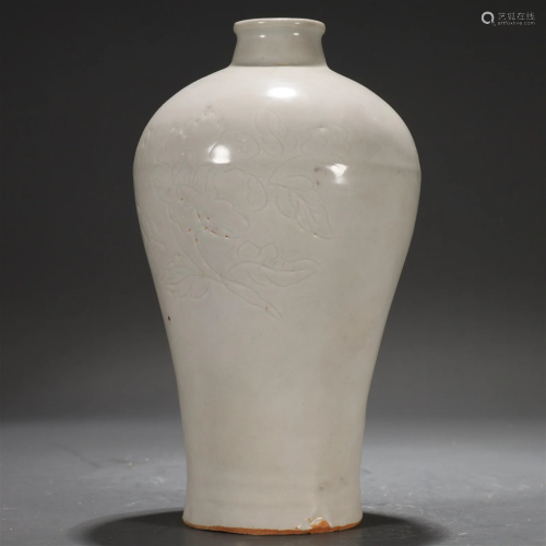 A Shufu-Glazed Incised 'Flower' Meiping