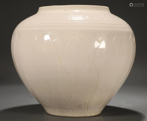 A Dingyao Incised 'Flower' Jar