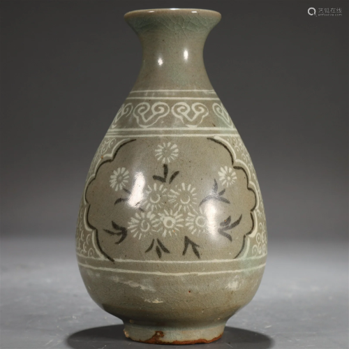A Korean Porcelain 'Flower' Yuhuchun Vase
