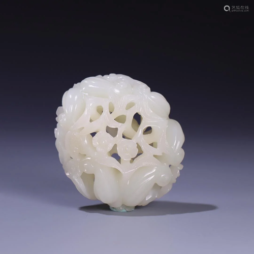 A Hetian Jade 'Flower& Fruit' Decoration