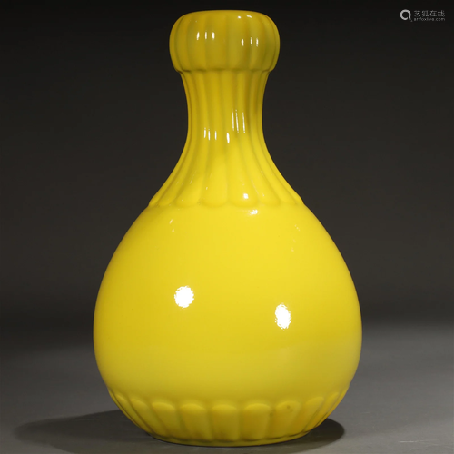 A Yellow-Glazed Melon-Ridged Garlic-Form Vase