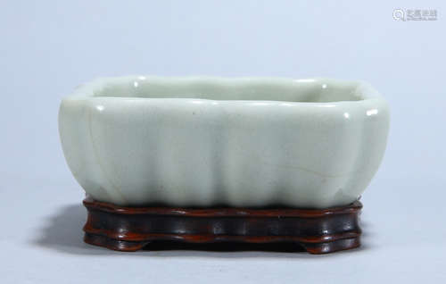 Powder green glaze melon and square wash