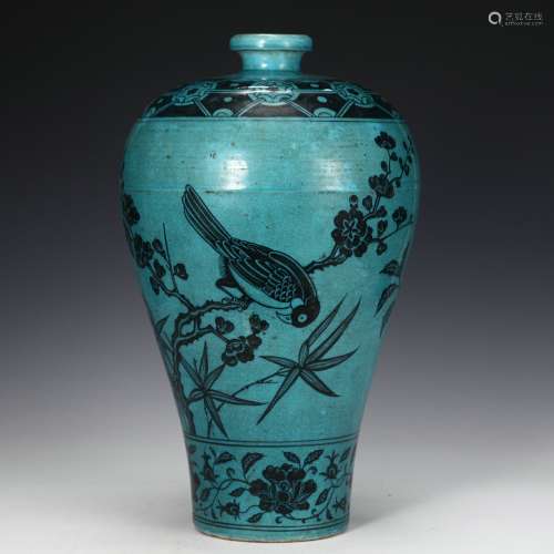 Blue ground flower and bird pattern plum vase