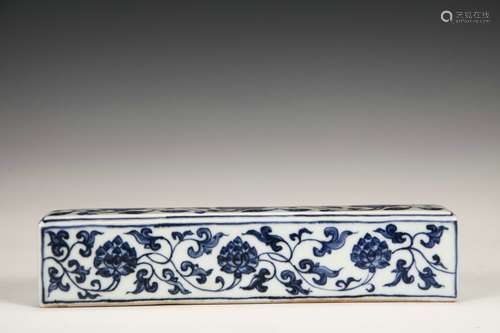 Ming Xuande blue and white flower paperweight