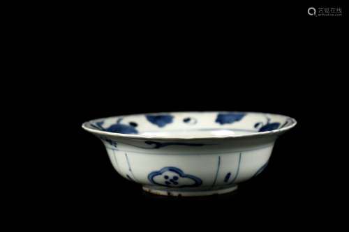 Ming Dynasty blue and white sunflower wash