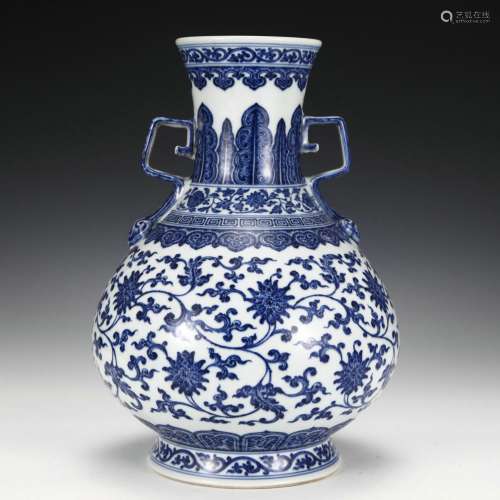 Qing Yongzheng blue and white flower and banana leaf pattern...