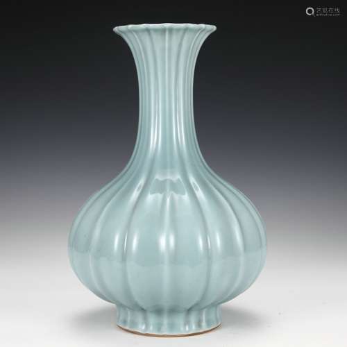 Azure glazed melon edge bottle